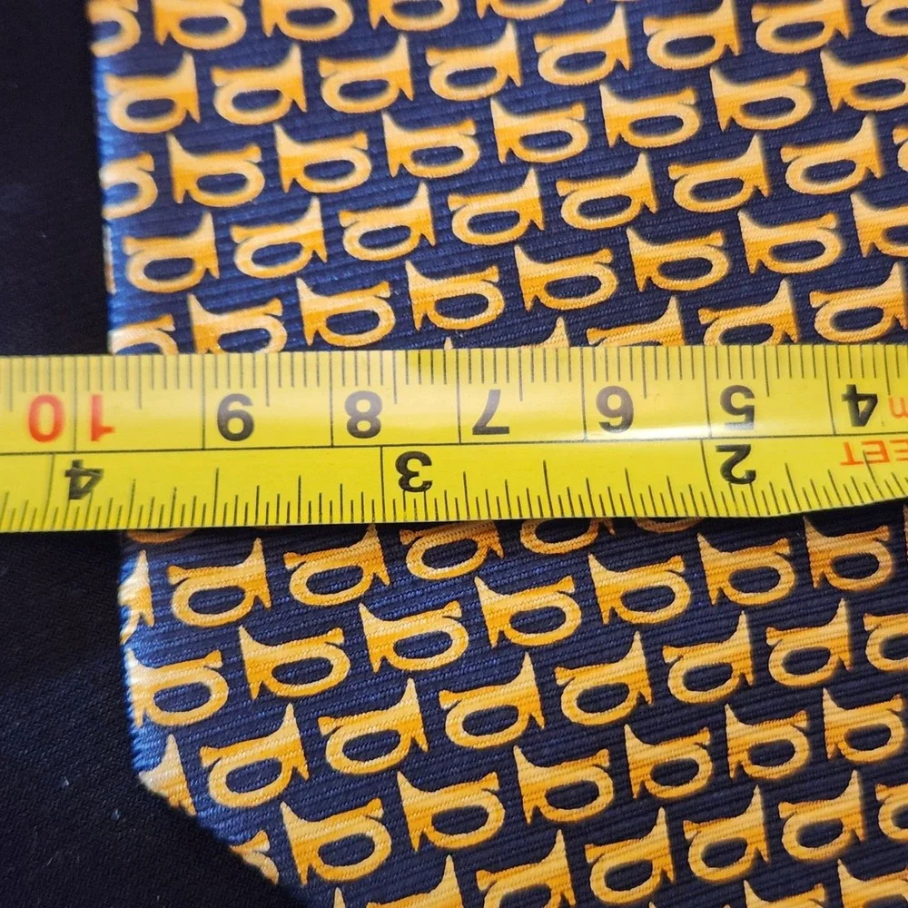 Vicky Davis Horn-E Silk Tie Mens OS Navy Gold Excellent Novelty Horn Pattern